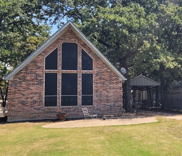 view of outdoor structure featuring a lawn