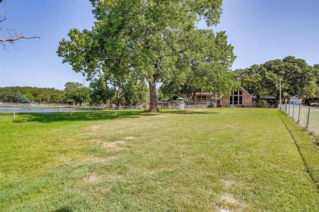 view of yard featuring a rural view