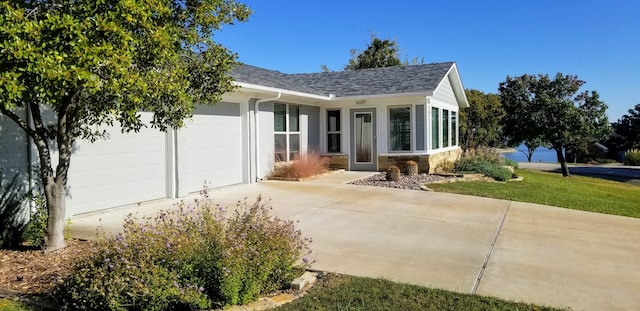 view of front facade featuring a garage