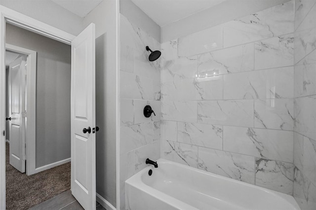 bathroom with tiled shower / bath