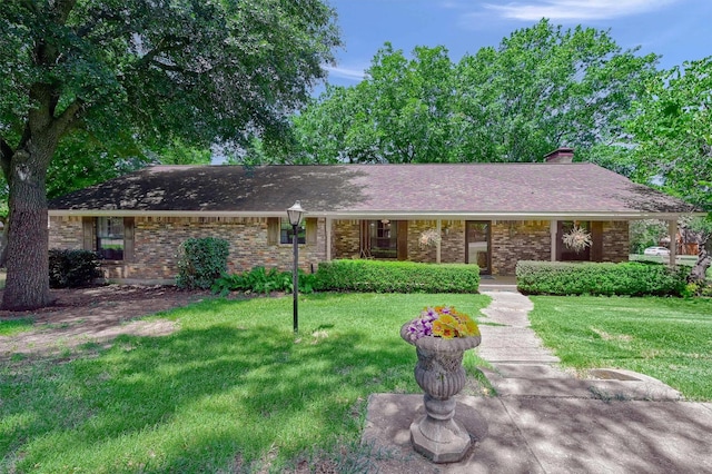 single story home with a front yard