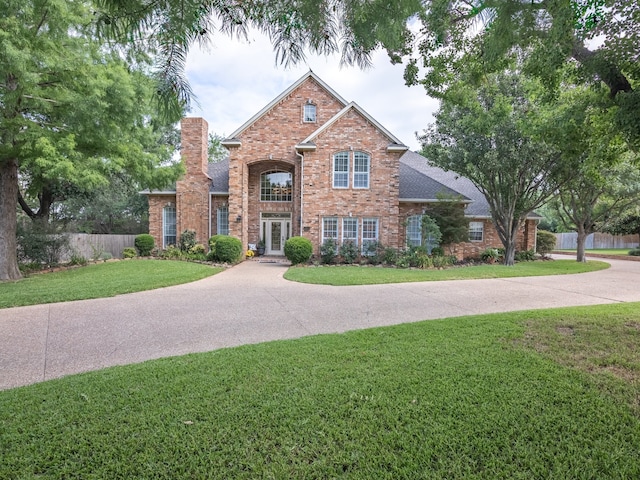 view of front facade with a front yard