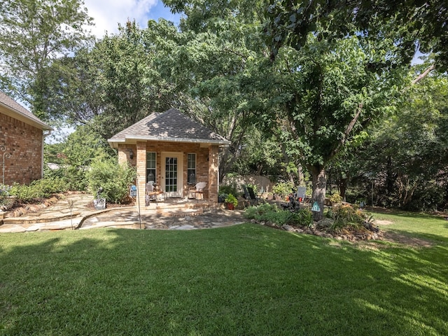 view of yard featuring a patio