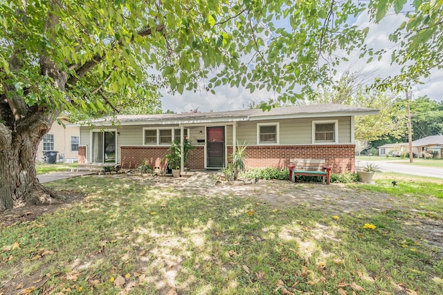 ranch-style house with a front yard