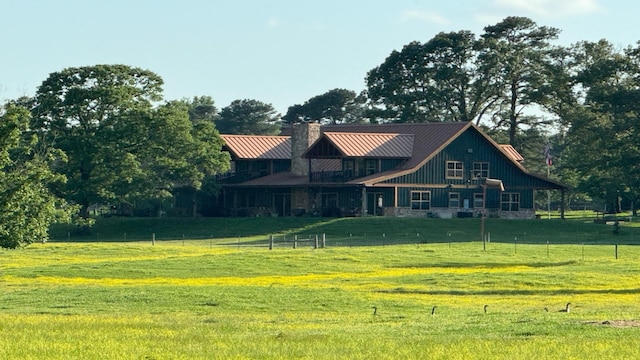 exterior space featuring a front yard