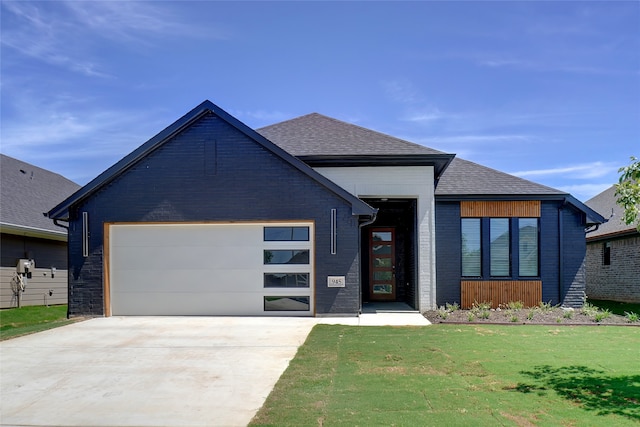 view of front of home featuring a garage and a front yard