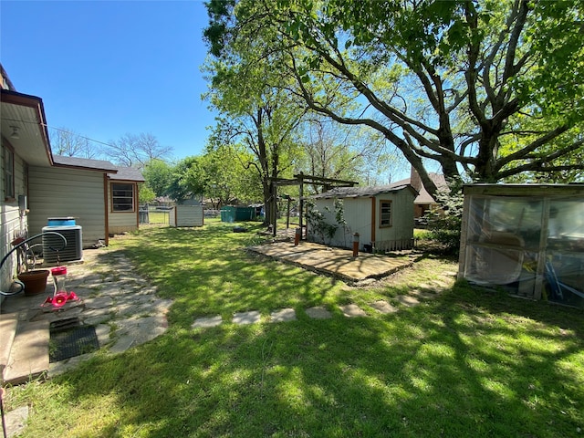 view of yard featuring central AC unit