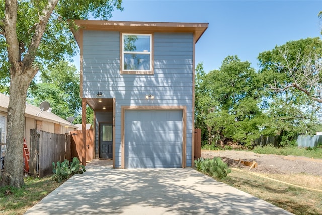 view of front property featuring a garage