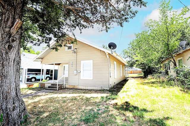 back of house featuring a yard