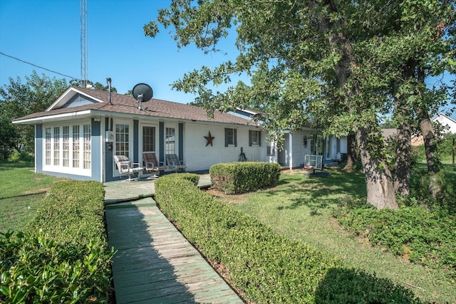 back of house featuring a yard