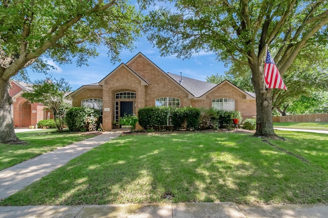 view of front of home featuring a front yard