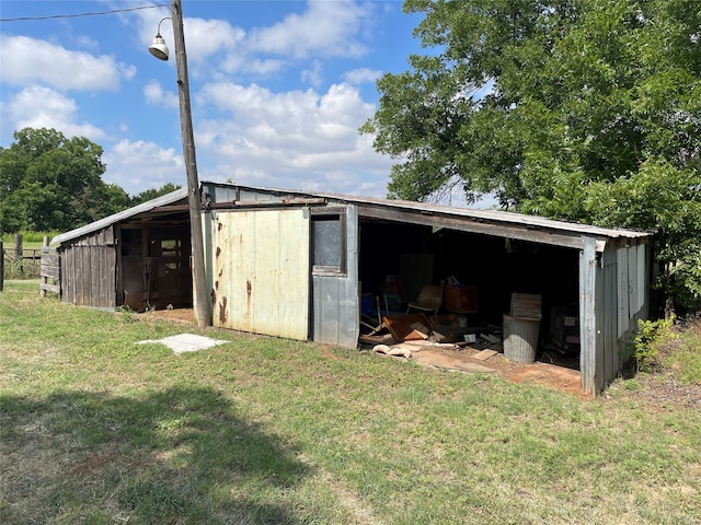 view of outdoor structure featuring a yard