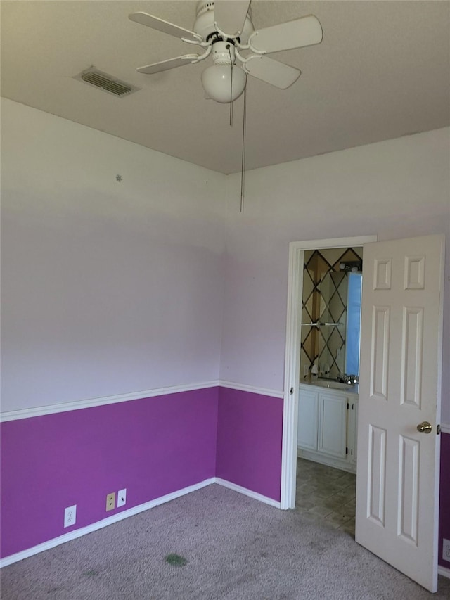 spare room with carpet flooring and ceiling fan