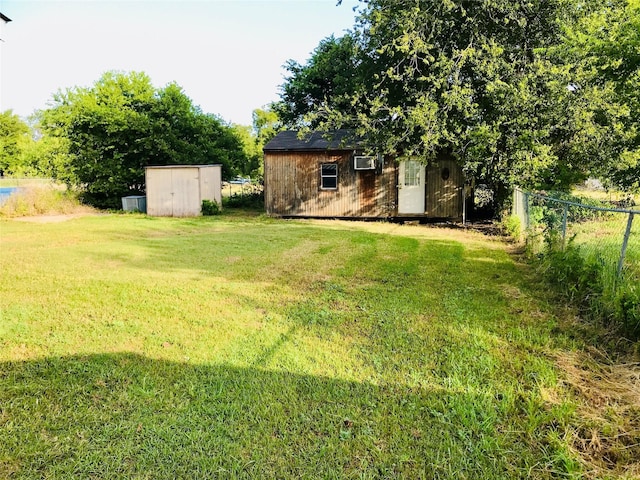 view of yard with a storage shed