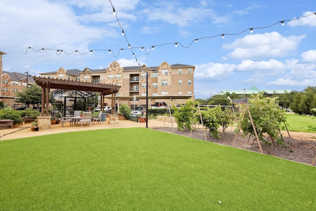 view of yard featuring a pergola