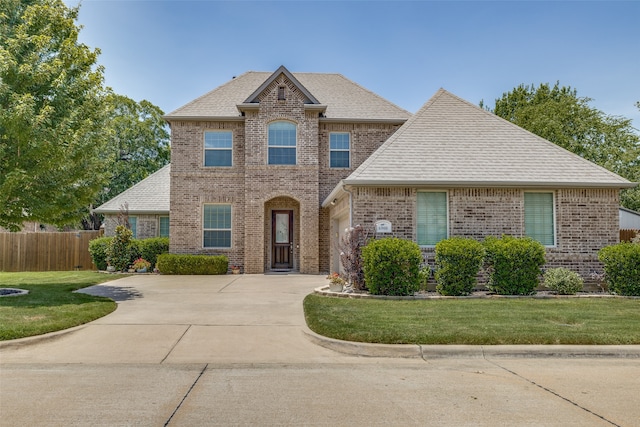 view of front of property with a front yard