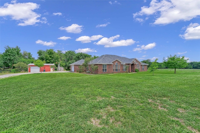 view of front of property featuring a front yard and a garage