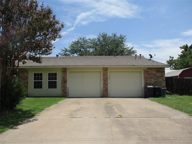 view of front facade featuring a front lawn and a garage