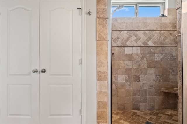 bathroom featuring tiled shower