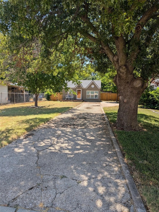 view of front of home with a front lawn