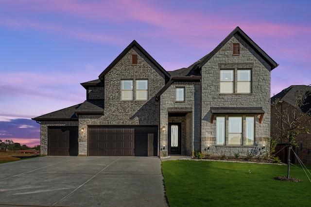 view of front facade featuring a yard and a garage