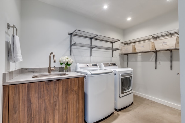 washroom with sink and independent washer and dryer