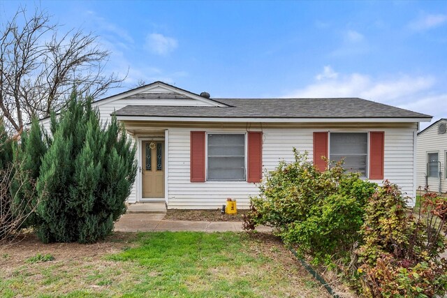 bungalow-style house with a front lawn