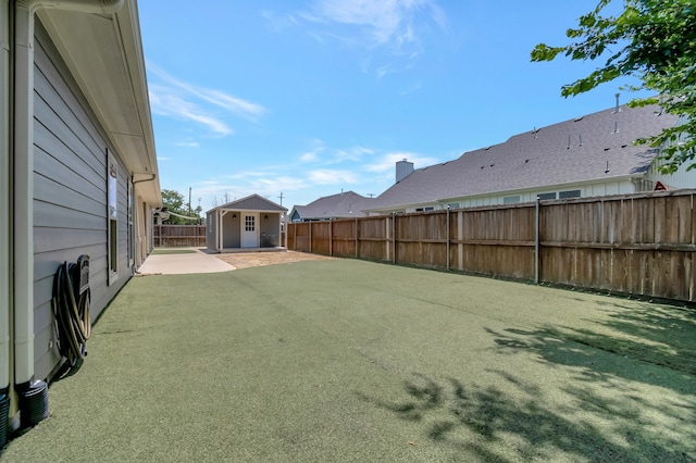 view of yard with a patio and an outdoor structure