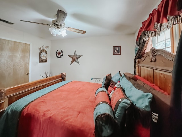 bedroom with ceiling fan