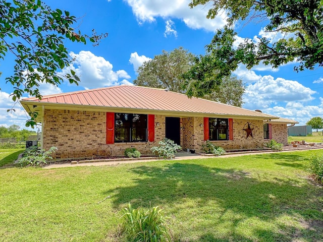 ranch-style home featuring a front yard