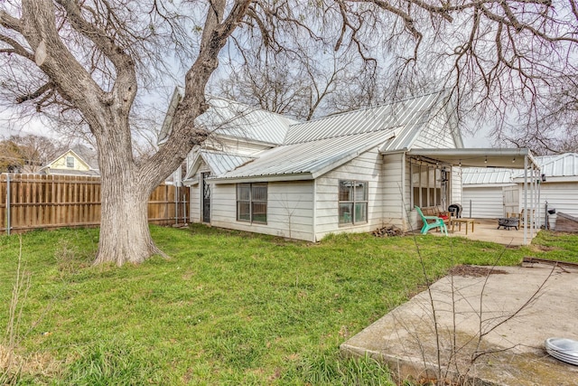 view of yard with a patio