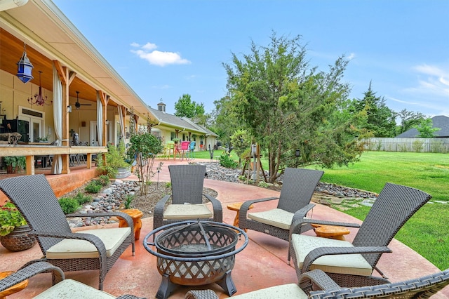 view of patio with ceiling fan and a fire pit