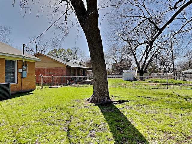 view of yard featuring fence