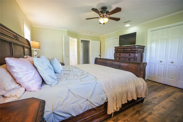 bedroom with dark wood-type flooring, ceiling fan, and ornamental molding