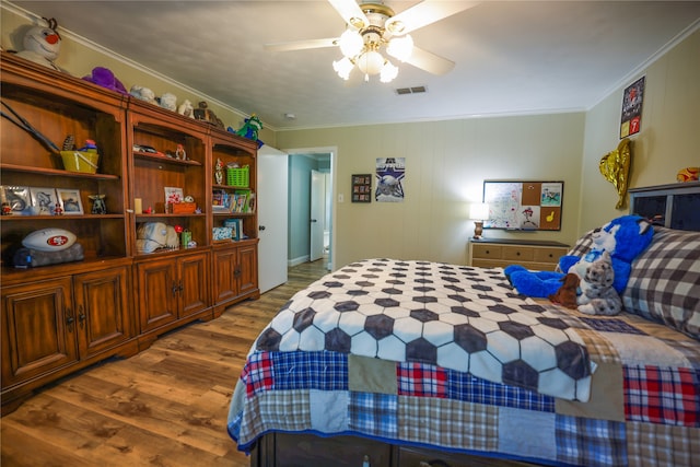 bedroom featuring ceiling fan, dark hardwood / wood-style floors, and crown molding