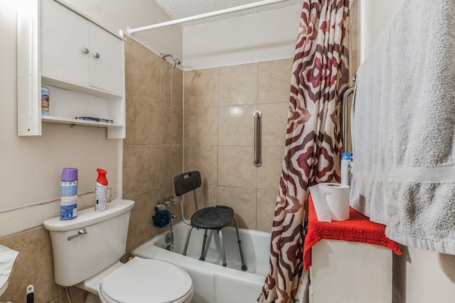 bathroom featuring shower / bath combo with shower curtain and toilet