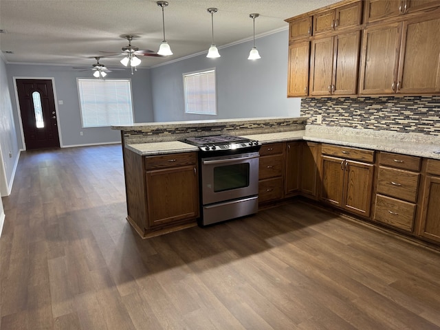 kitchen with ceiling fan, stainless steel range with gas cooktop, kitchen peninsula, and dark wood-type flooring