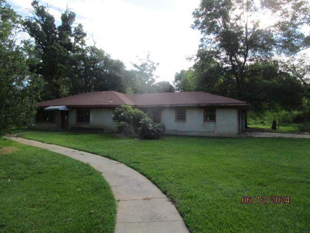 exterior space featuring a yard