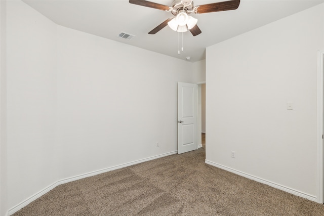 unfurnished room with carpet flooring and ceiling fan