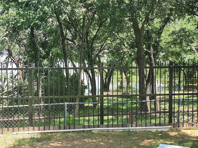 5280 Atwell Ln, Denton, TX 76208 - gate featuring fence
