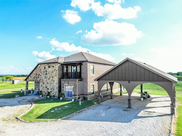 rear view of house featuring a yard