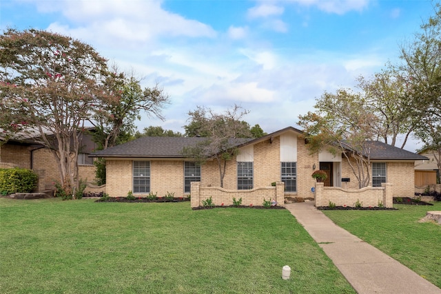 single story home with a front yard