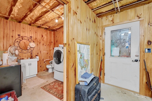 laundry area featuring washer / clothes dryer