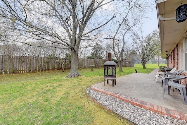 view of yard with a patio area