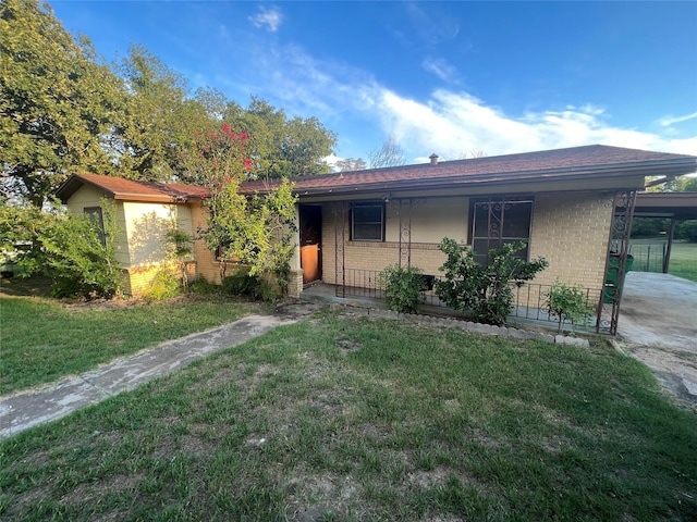 view of front of property with covered porch, a front lawn, and a carport