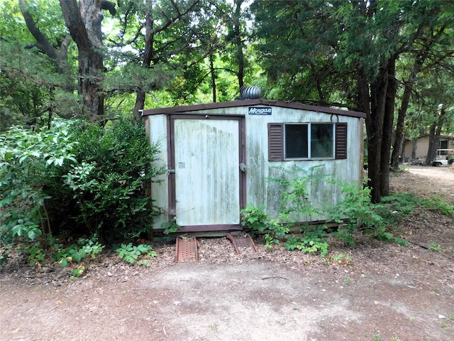 view of outbuilding