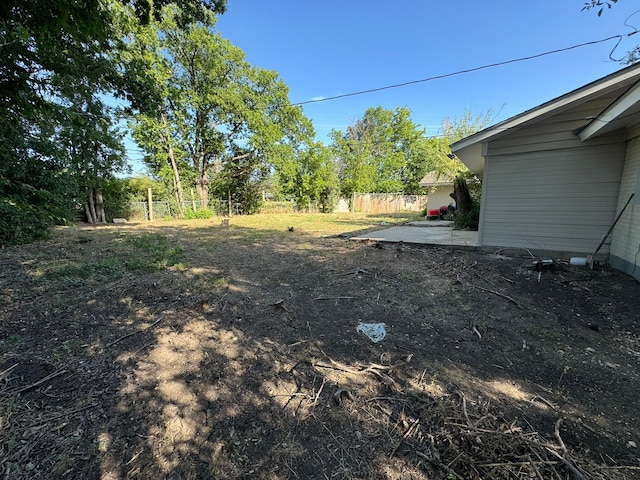 view of yard featuring a patio area