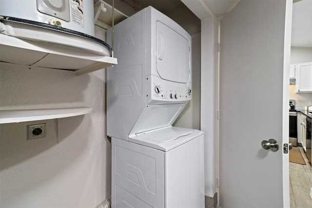 washroom featuring stacked washer / drying machine