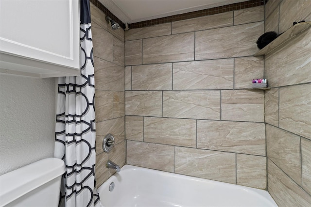 bathroom featuring shower / bath combo