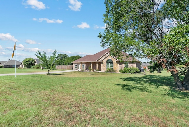 single story home featuring a front lawn